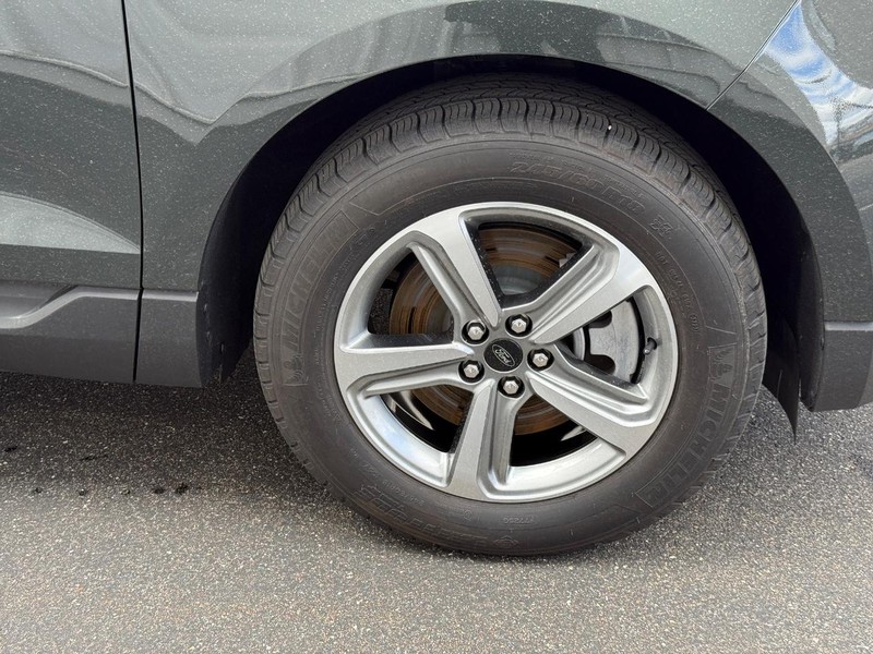 Ford Edge Vehicle Full-screen Gallery Image 7