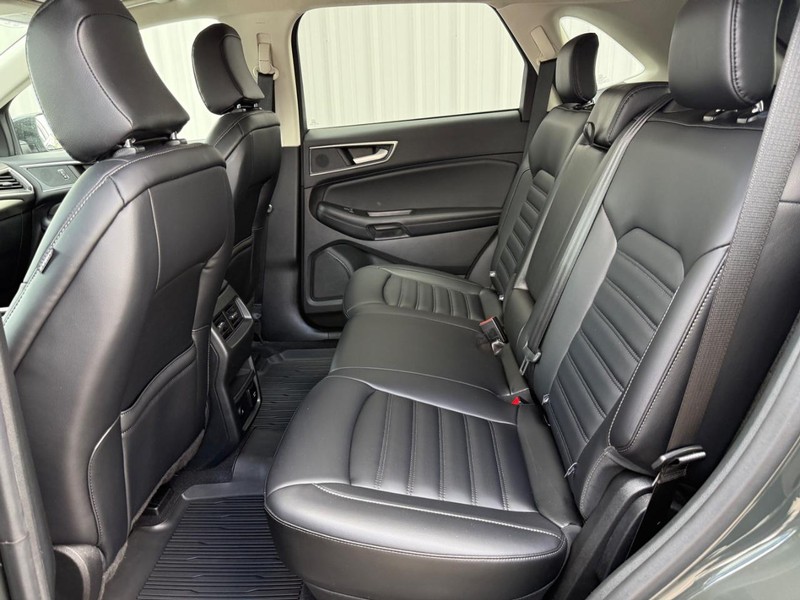 Ford Edge Vehicle Full-screen Gallery Image 9