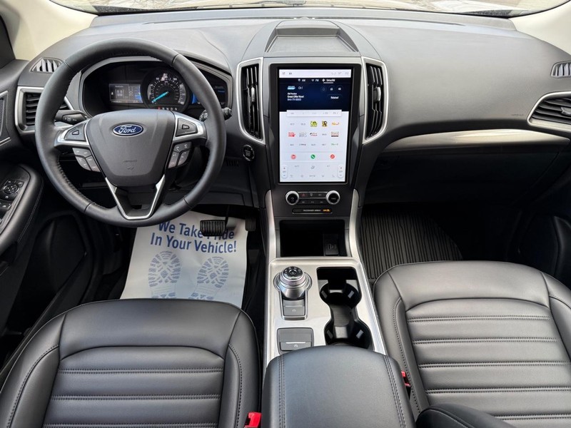 Ford Edge Vehicle Full-screen Gallery Image 10