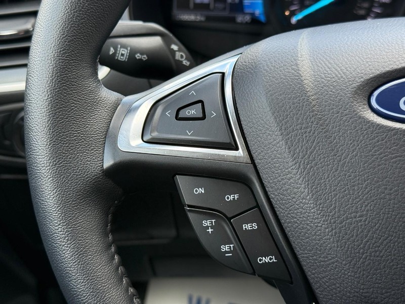 Ford Edge Vehicle Full-screen Gallery Image 15