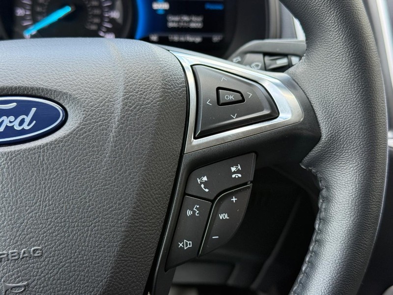 Ford Edge Vehicle Full-screen Gallery Image 16