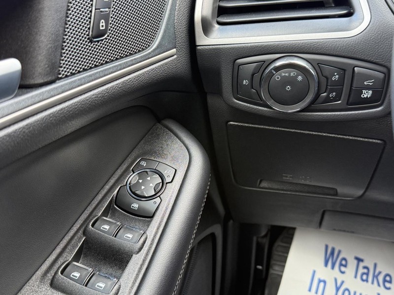 Ford Edge Vehicle Full-screen Gallery Image 20