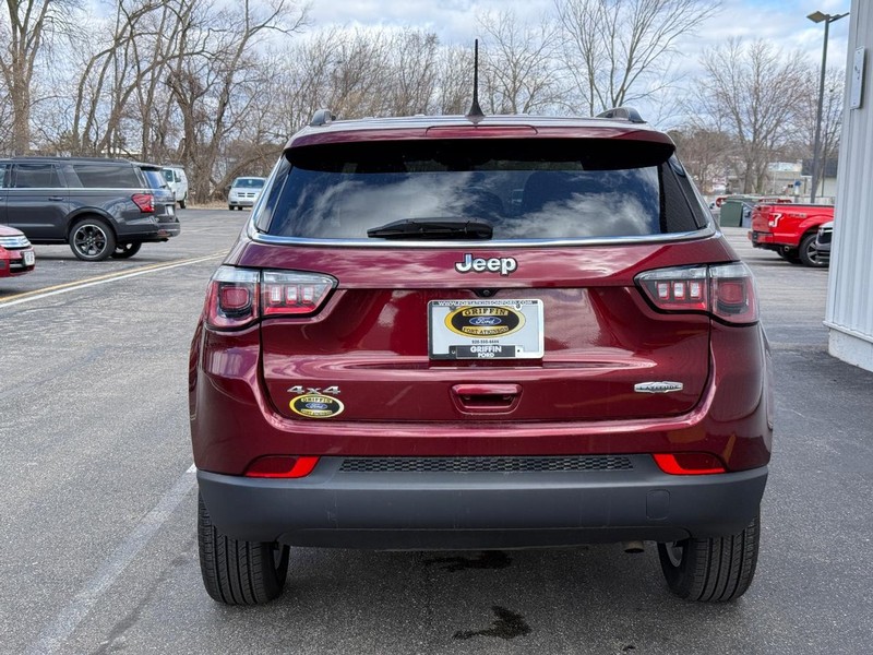 Jeep Compass Vehicle Full-screen Gallery Image 4
