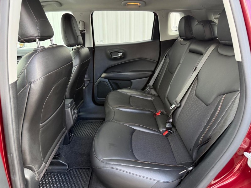 Jeep Compass Vehicle Full-screen Gallery Image 9