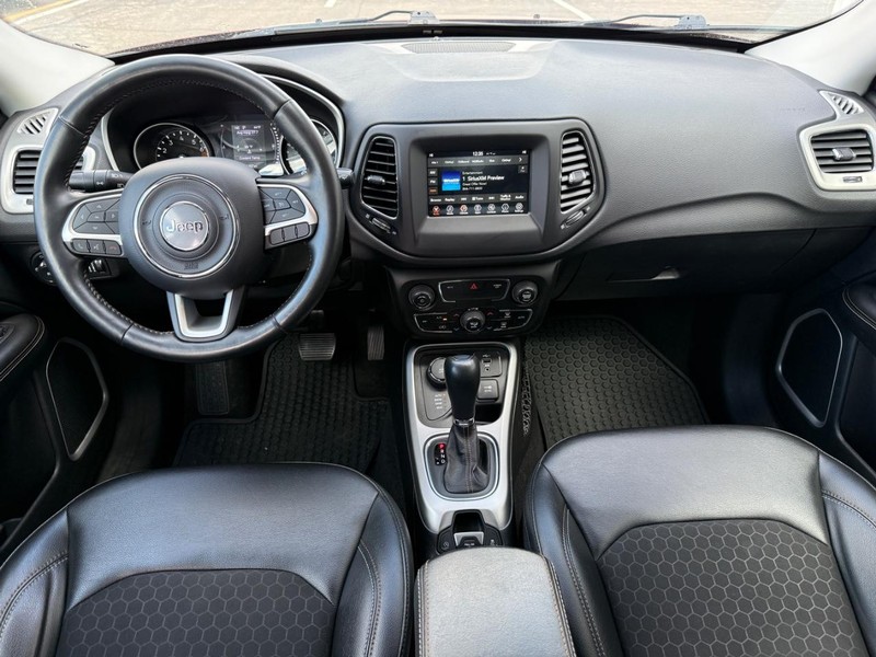 Jeep Compass Vehicle Full-screen Gallery Image 10