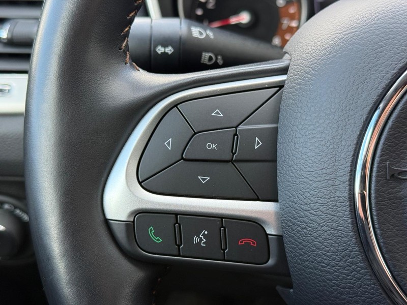 Jeep Compass Vehicle Full-screen Gallery Image 15