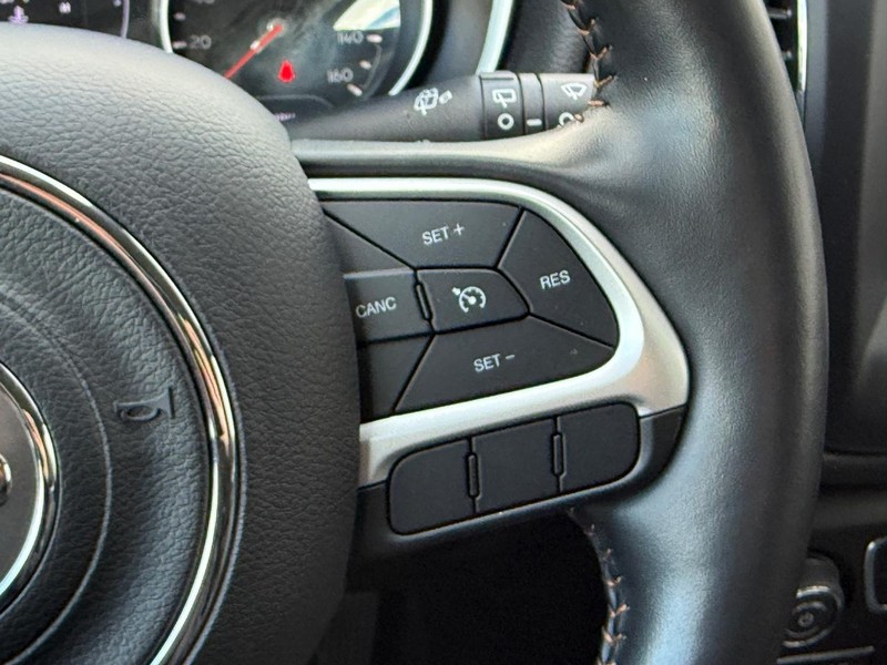 Jeep Compass Vehicle Full-screen Gallery Image 16