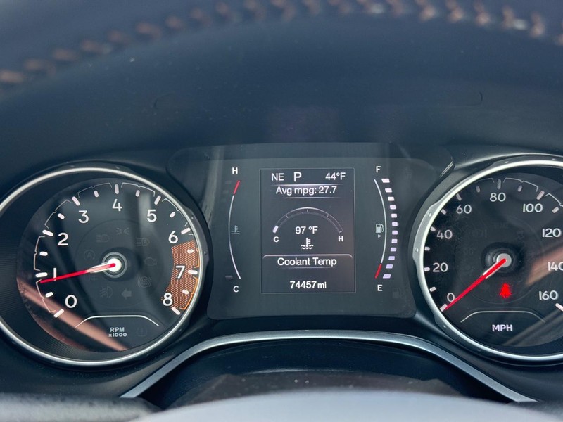 Jeep Compass Vehicle Full-screen Gallery Image 17