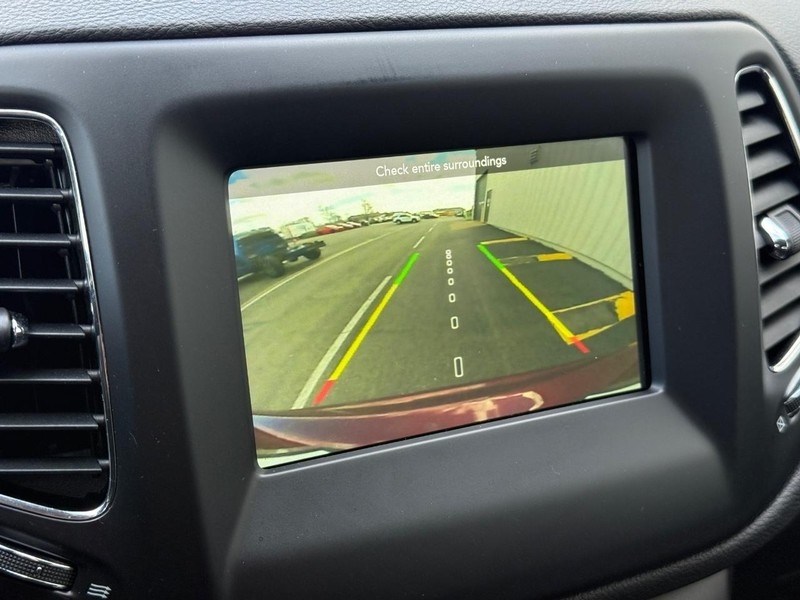 Jeep Compass Vehicle Full-screen Gallery Image 18