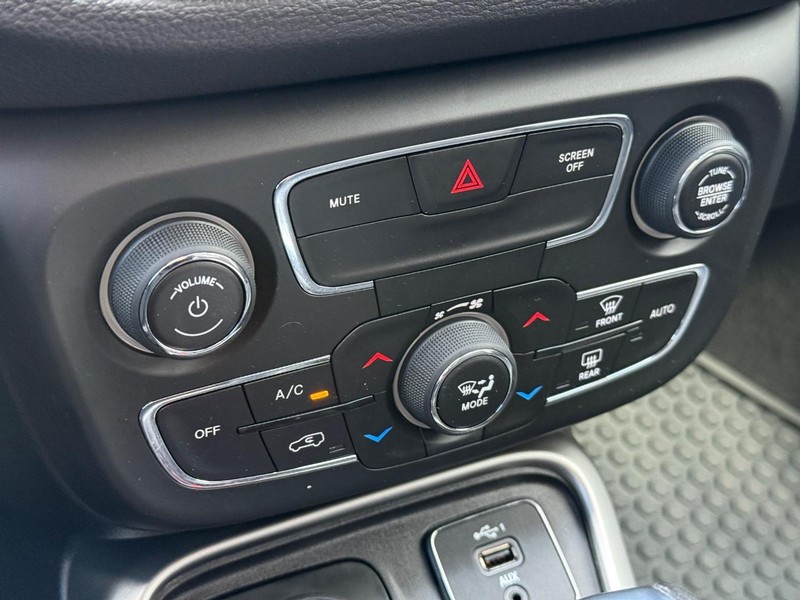 Jeep Compass Vehicle Full-screen Gallery Image 19