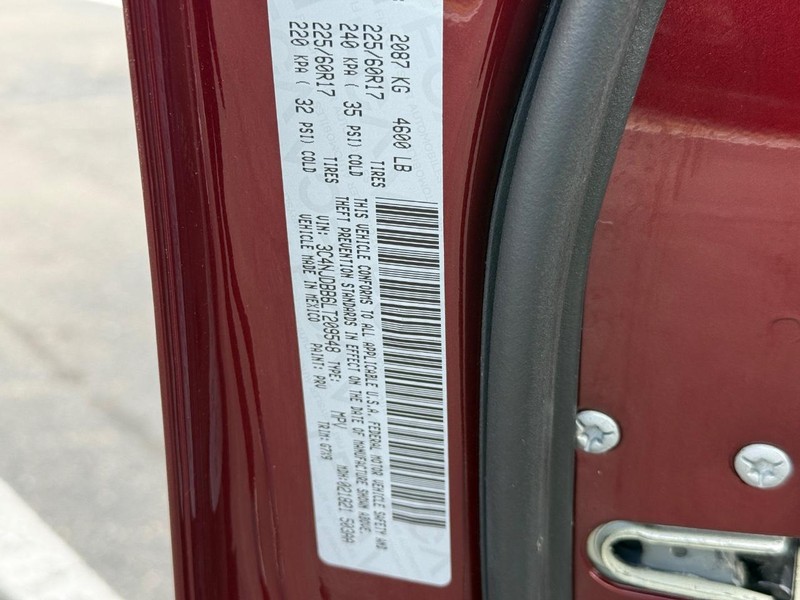 Jeep Compass Vehicle Full-screen Gallery Image 22