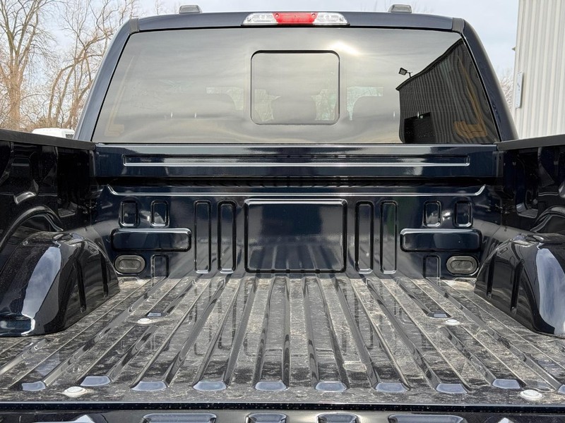 Ford F-150 Vehicle Full-screen Gallery Image 6