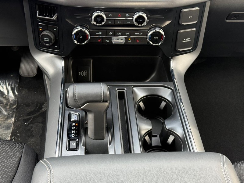 Ford F-150 Vehicle Full-screen Gallery Image 12