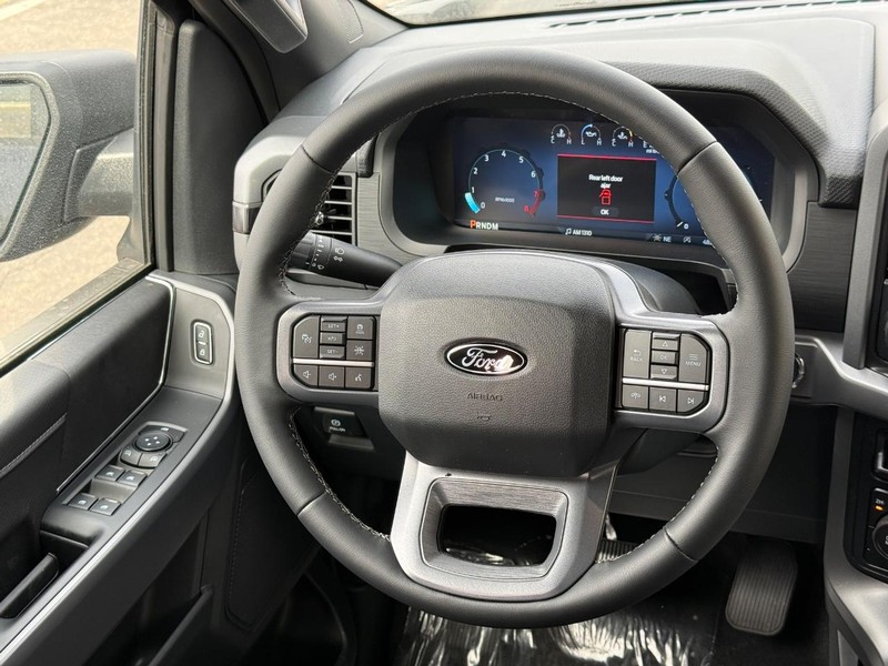 Ford F-150 Vehicle Full-screen Gallery Image 13