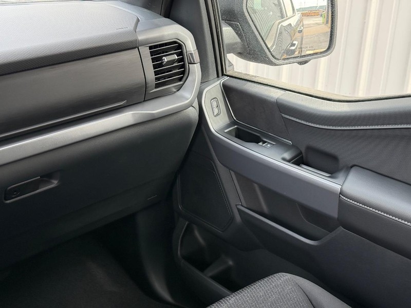 Ford F-150 Vehicle Full-screen Gallery Image 14