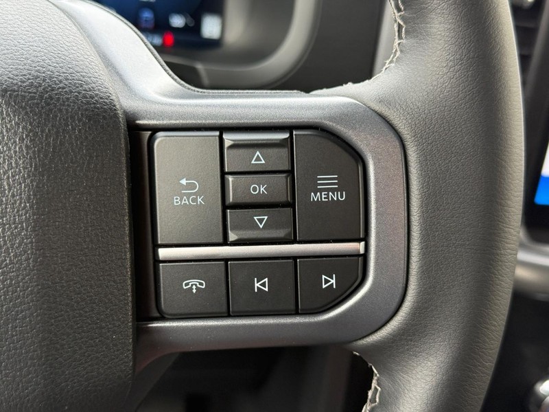 Ford F-150 Vehicle Full-screen Gallery Image 16