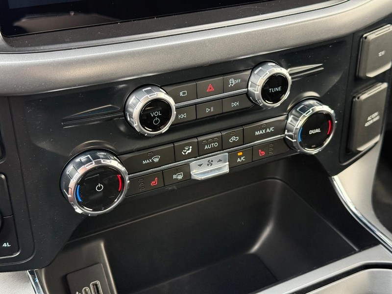 Ford F-150 Vehicle Full-screen Gallery Image 19