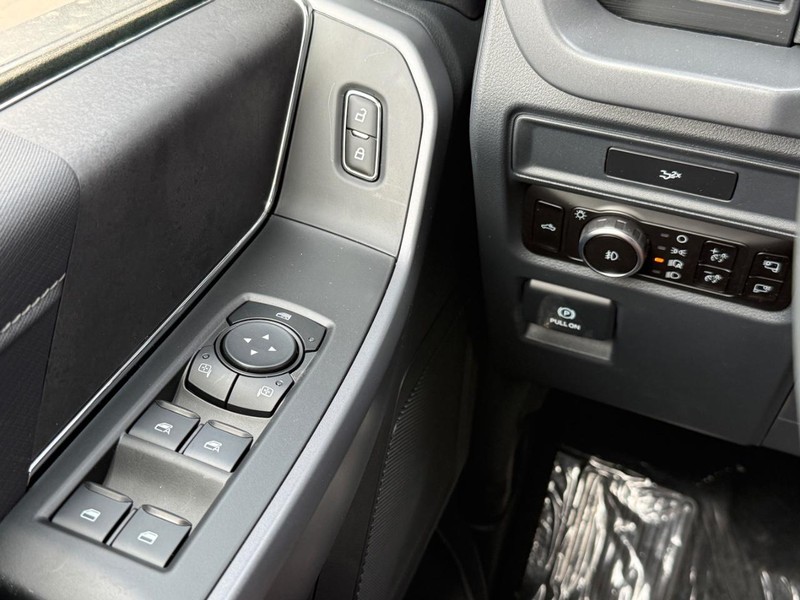 Ford F-150 Vehicle Full-screen Gallery Image 20