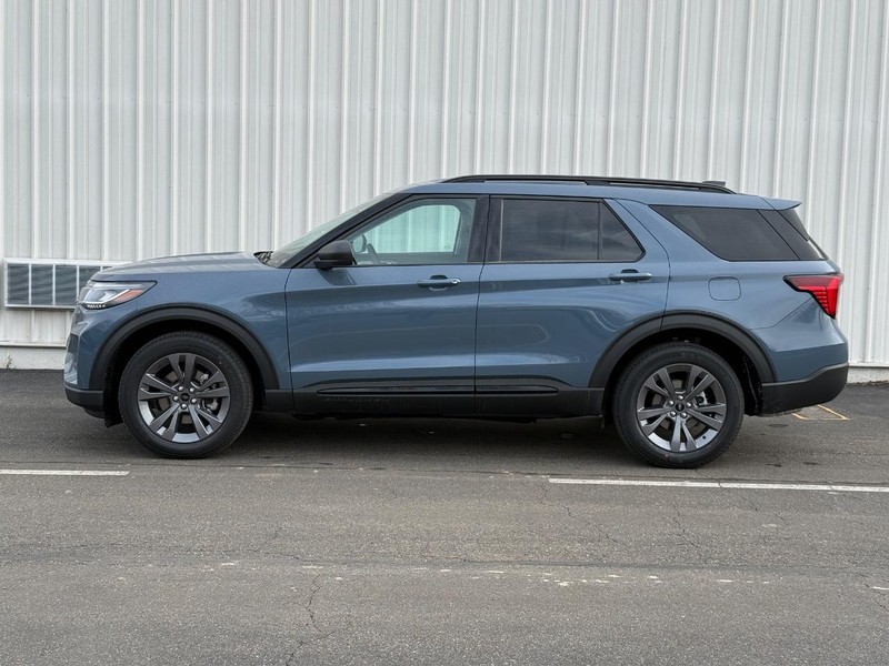 Ford Explorer Vehicle Full-screen Gallery Image 2