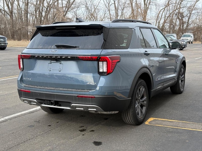 Ford Explorer Vehicle Full-screen Gallery Image 5