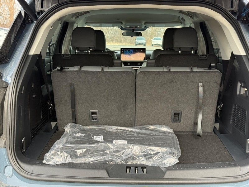 Ford Explorer Vehicle Full-screen Gallery Image 6