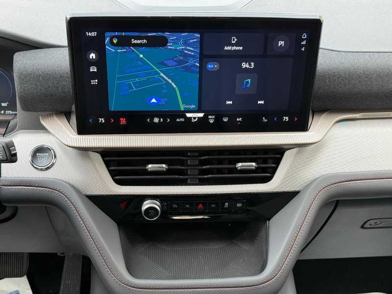 Ford Explorer Vehicle Full-screen Gallery Image 12