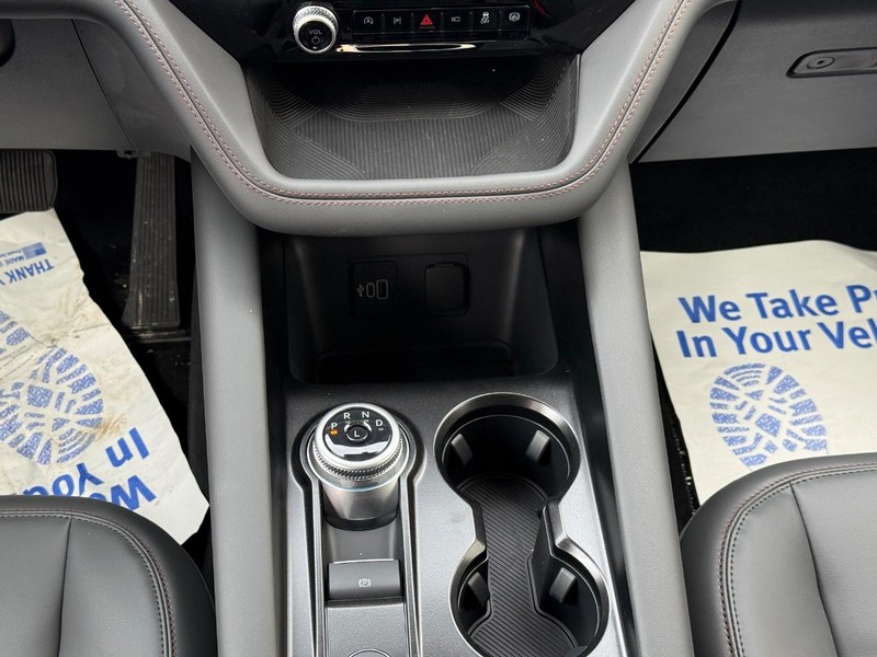 Ford Explorer Vehicle Full-screen Gallery Image 13