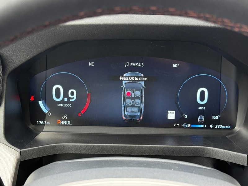 Ford Explorer Vehicle Full-screen Gallery Image 18