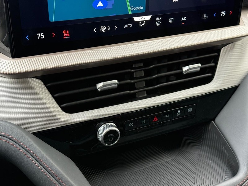 Ford Explorer Vehicle Full-screen Gallery Image 20