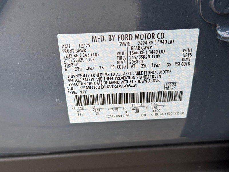 Ford Explorer Vehicle Full-screen Gallery Image 23