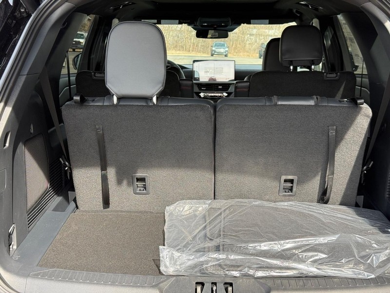 Ford Explorer Vehicle Full-screen Gallery Image 6