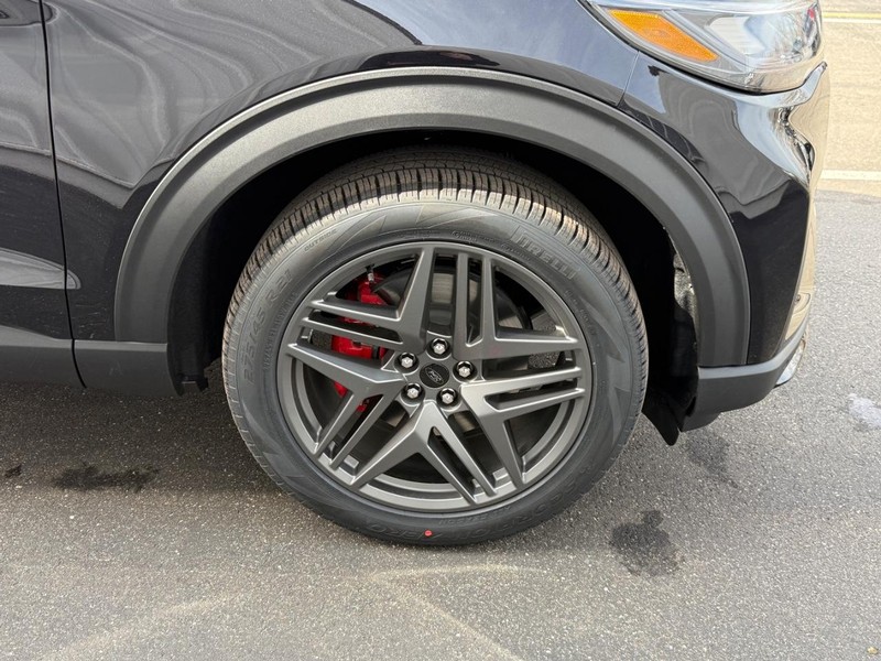 Ford Explorer Vehicle Full-screen Gallery Image 7