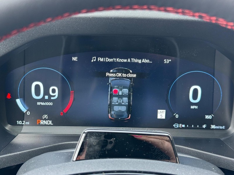 Ford Explorer Vehicle Full-screen Gallery Image 18