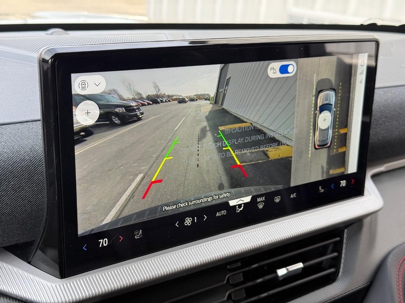 Ford Explorer Vehicle Full-screen Gallery Image 19