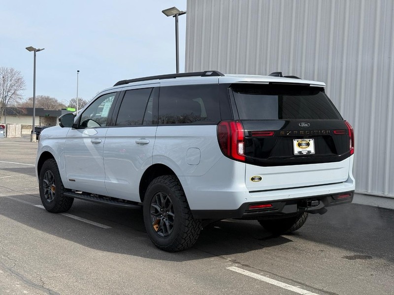 Ford Expedition Vehicle Full-screen Gallery Image 3