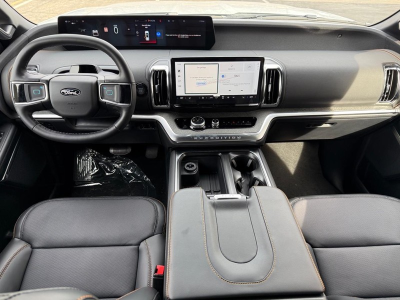 Ford Expedition Vehicle Full-screen Gallery Image 11