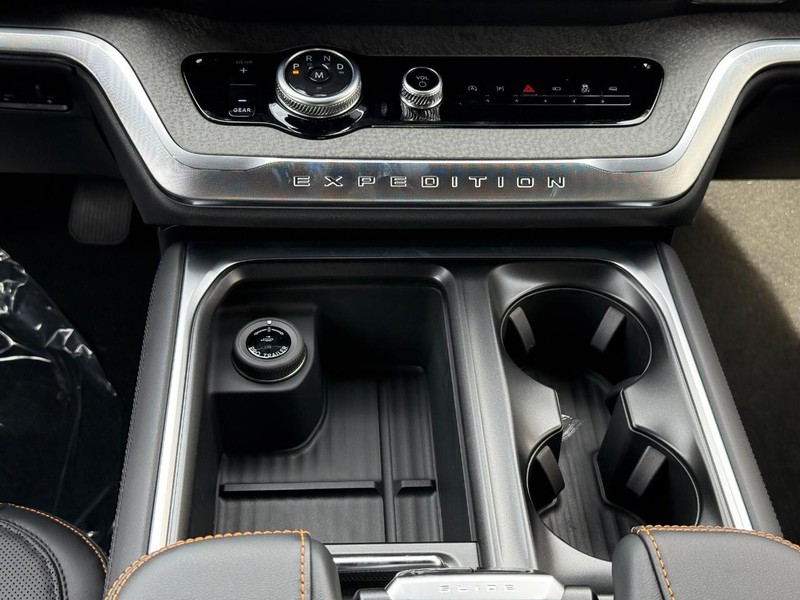 Ford Expedition Vehicle Full-screen Gallery Image 13