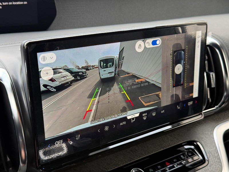 Ford Expedition Vehicle Full-screen Gallery Image 19