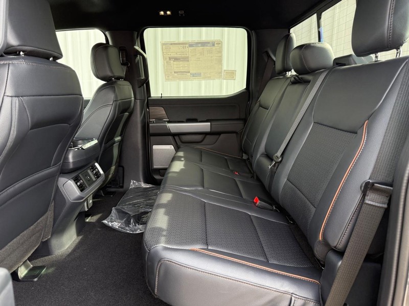 Ford F-150 Vehicle Full-screen Gallery Image 9