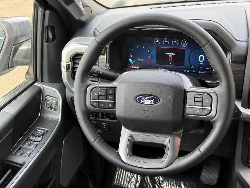 Ford F-150 Vehicle Full-screen Gallery Image 13