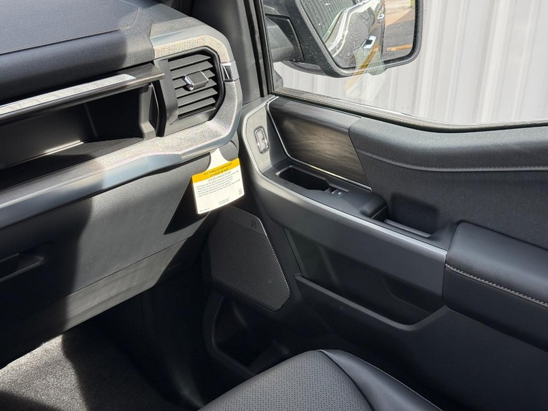 Ford F-150 Vehicle Full-screen Gallery Image 14