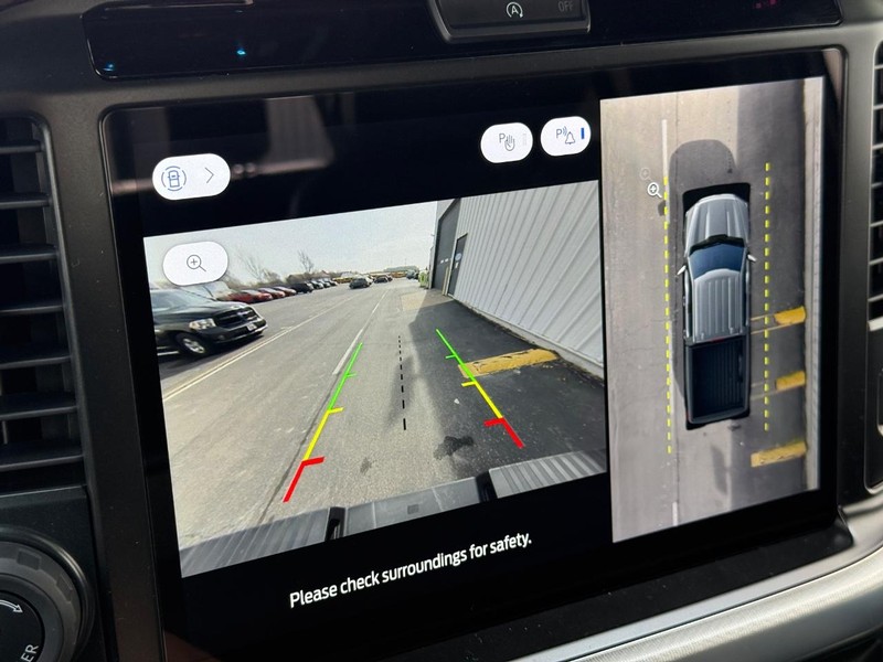 Ford F-150 Vehicle Full-screen Gallery Image 18