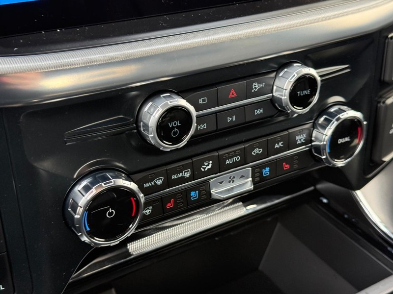 Ford F-150 Vehicle Full-screen Gallery Image 19