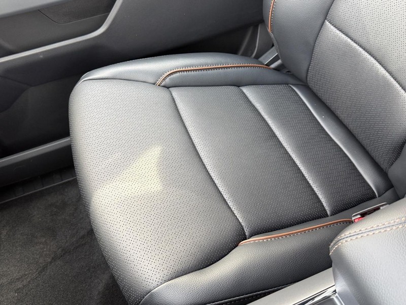 Ford F-150 Vehicle Full-screen Gallery Image 21