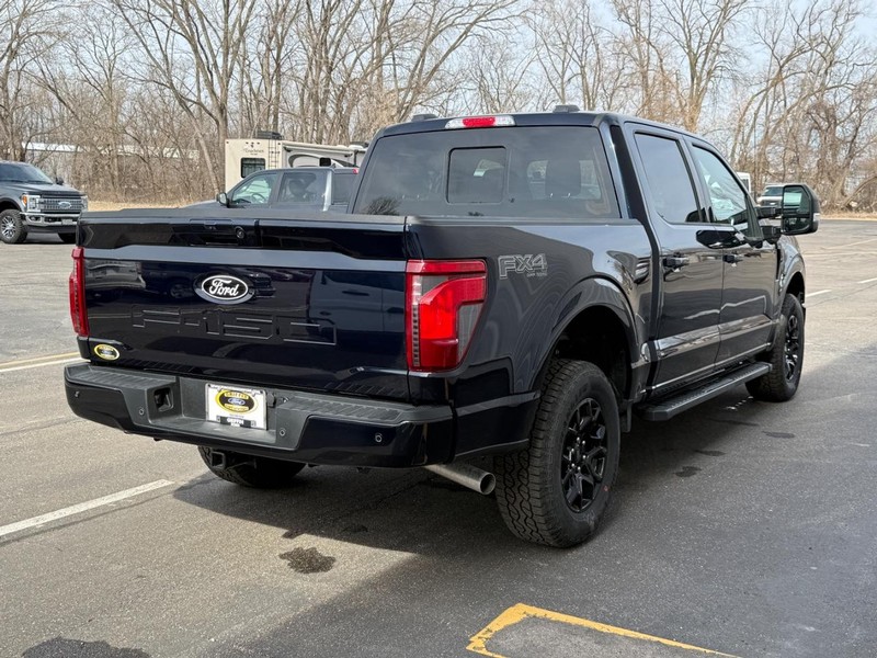 Ford F-150 Vehicle Full-screen Gallery Image 4