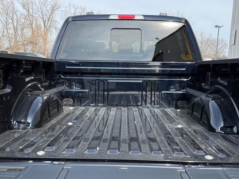 Ford F-150 Vehicle Full-screen Gallery Image 5