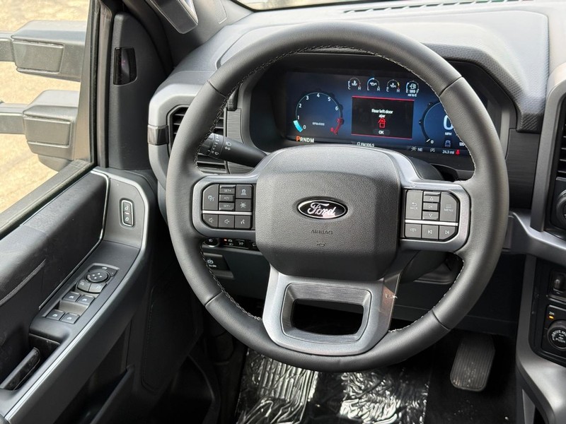 Ford F-150 Vehicle Full-screen Gallery Image 13