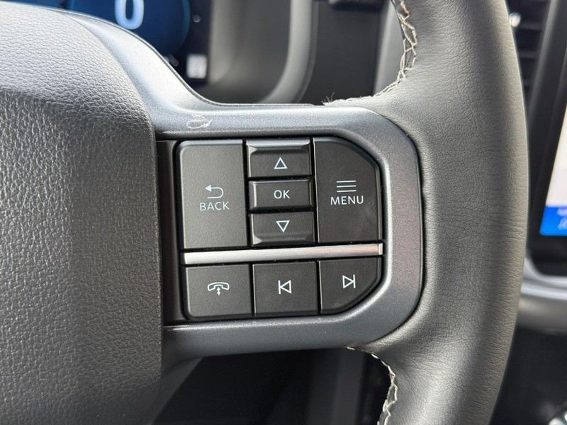 Ford F-150 Vehicle Full-screen Gallery Image 16