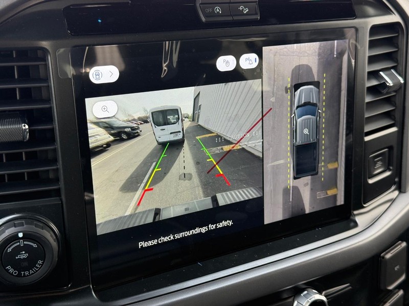 Ford F-150 Vehicle Full-screen Gallery Image 18