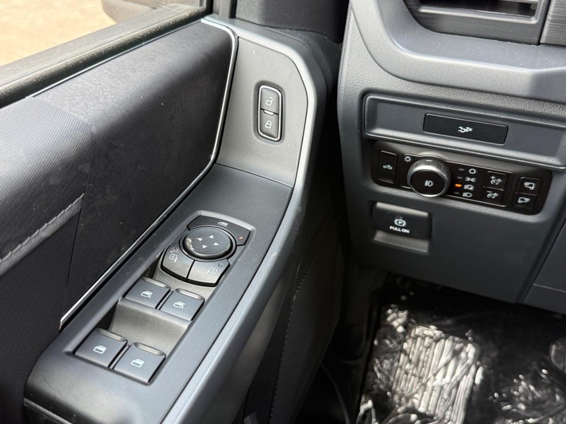 Ford F-150 Vehicle Full-screen Gallery Image 20